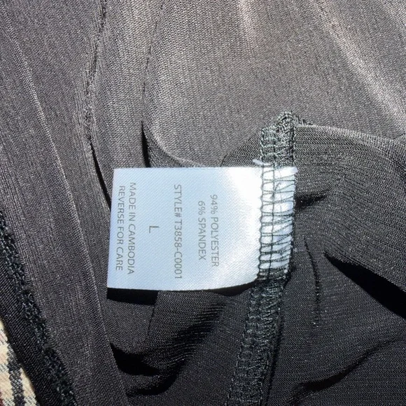 Sleeveless Black Pleated-Neck Tank Top - Picture 4 of 4